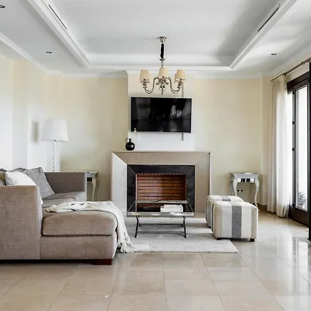 5 Bedrooms Villa Tranquilla. Refurbished New. High-End Vacations Estepona