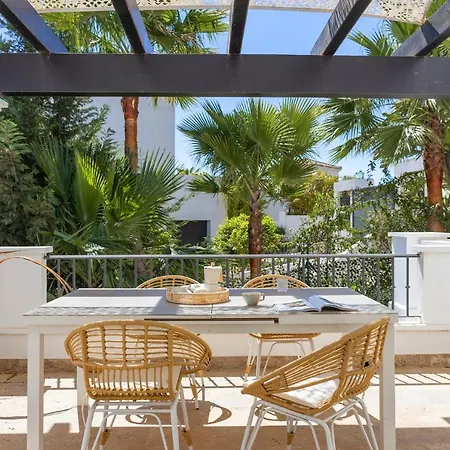5 Bedrooms Villa Tranquilla. Refurbished New. High-End Vacations * Estepona