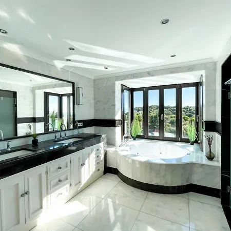 5 Bedrooms Villa Tranquilla. Refurbished New. High-End Vacations Villa