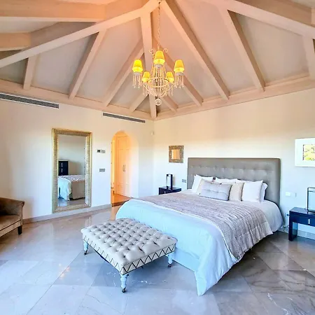 5 Bedrooms Villa Tranquilla. Refurbished New. High-End Vacations Villa