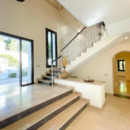 5 Bedrooms Villa Tranquilla. Refurbished New. High-End Vacations Villa Estepona